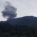 Gunung Marapi Erupsi Dua Kali dalam Sehari, Masyarakat Diimbau Siaga Lahar