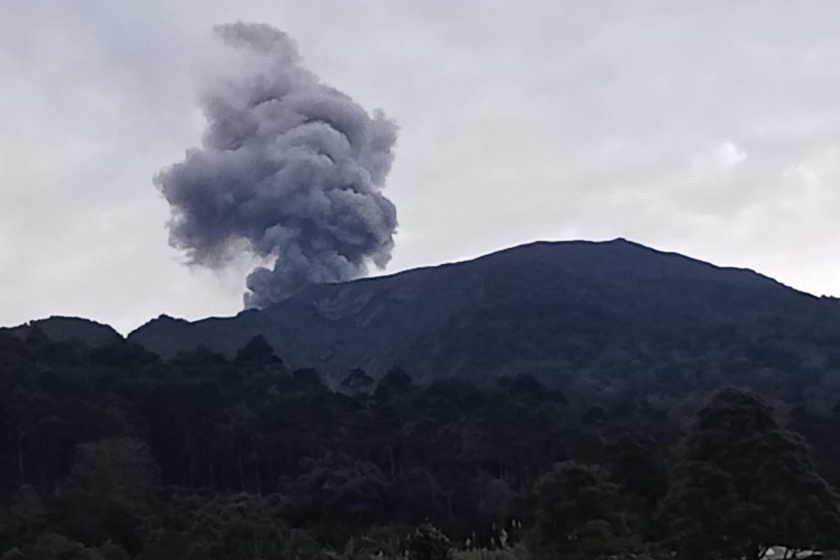 Gunung Marapi Erupsi Dua Kali dalam Sehari, Masyarakat Diimbau Siaga Lahar
